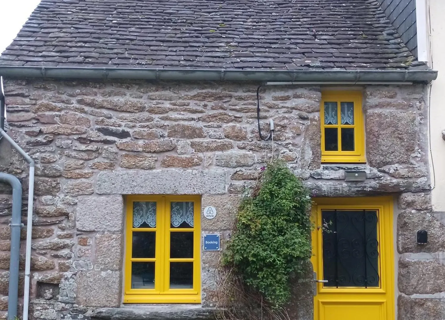 La Maison De Poupee Berrien 0*,  France
