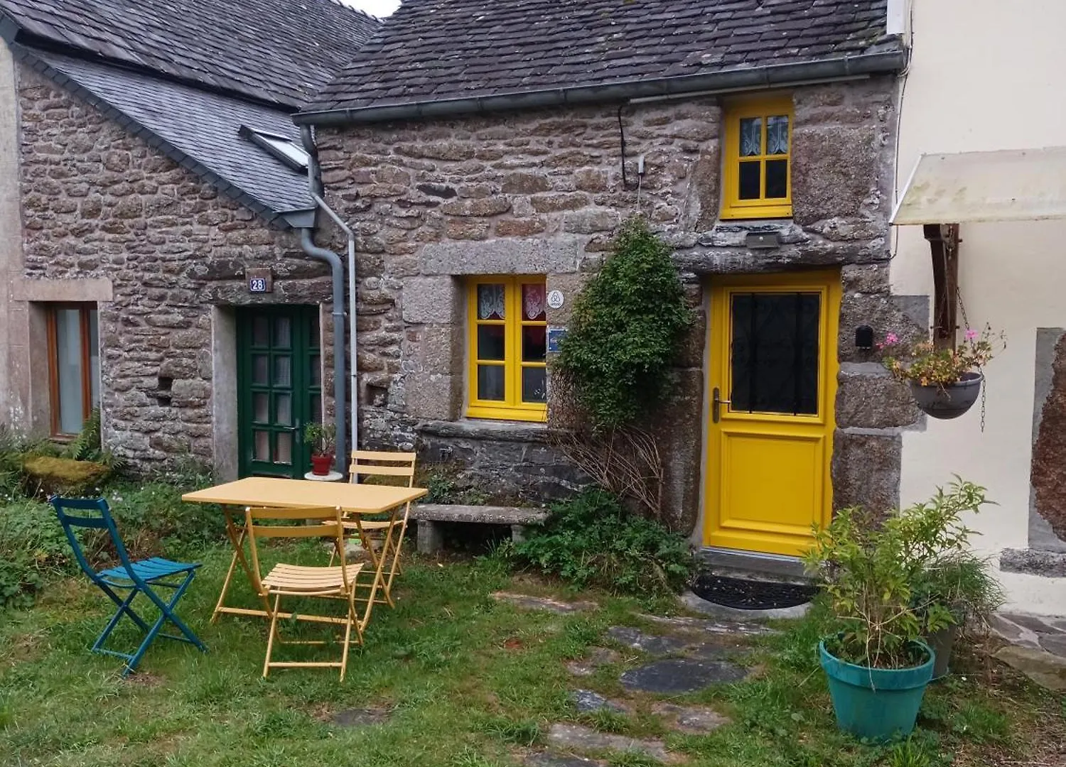 La Maison De Poupee Berrien Holiday home
