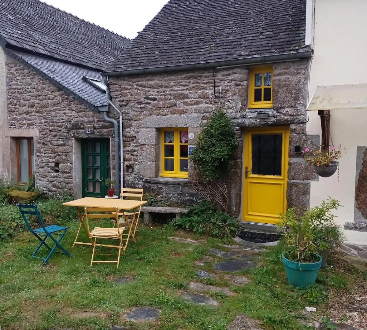 La Maison De Poupee Gite Cosy Monts D'Arree Bretagne Berrien 0*,
